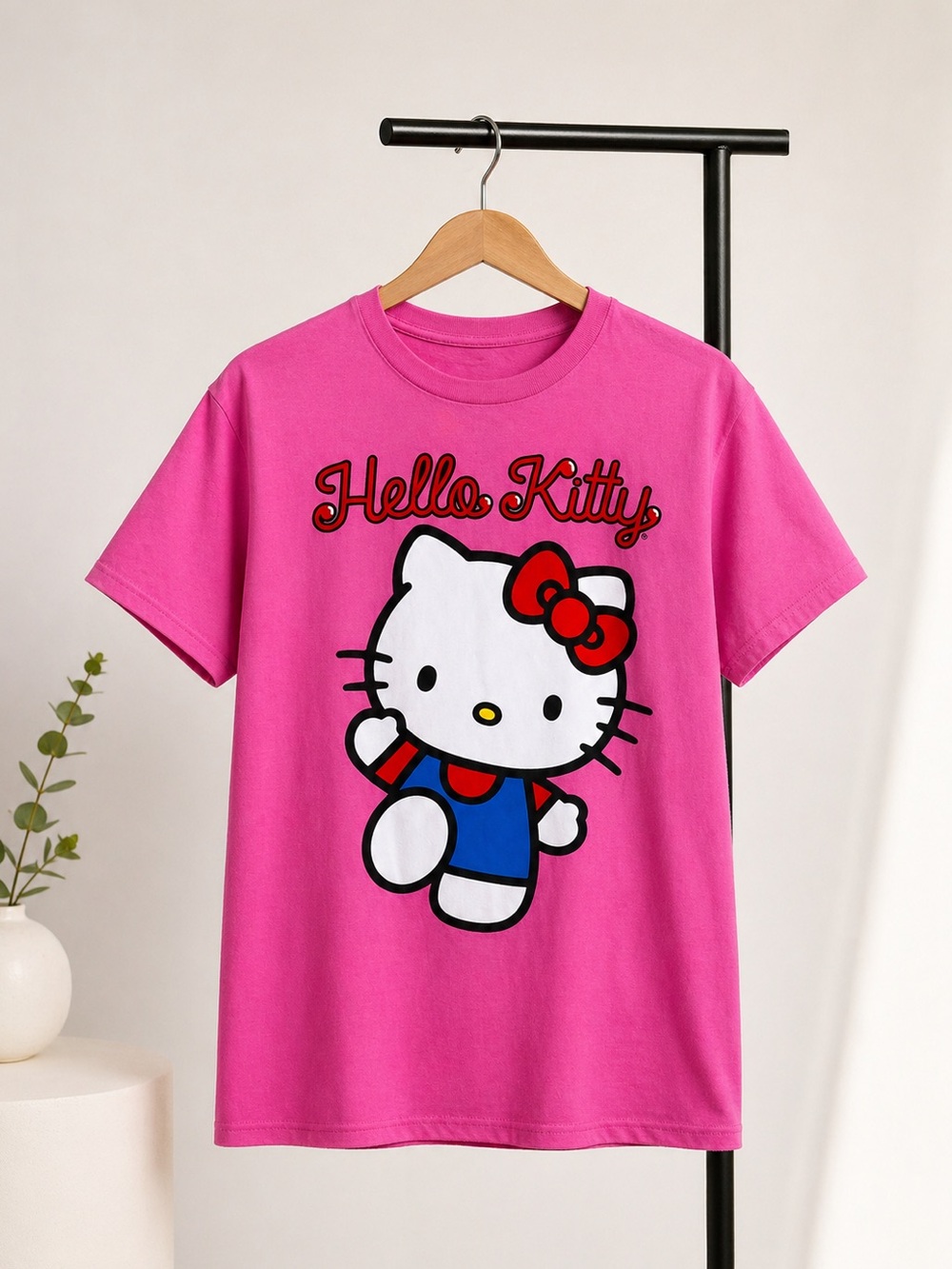 Hello Kitty runner T-shirt by Sanrio, pink